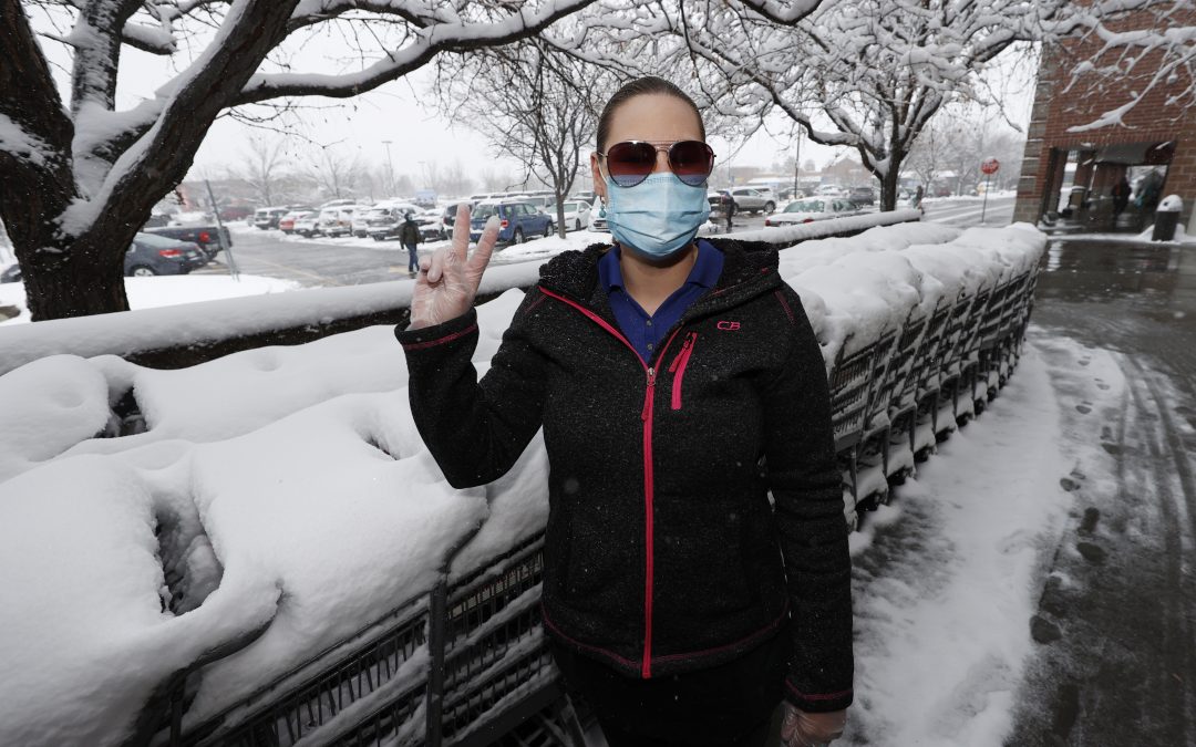 Cashier strives to send “happy vibes” during crisis