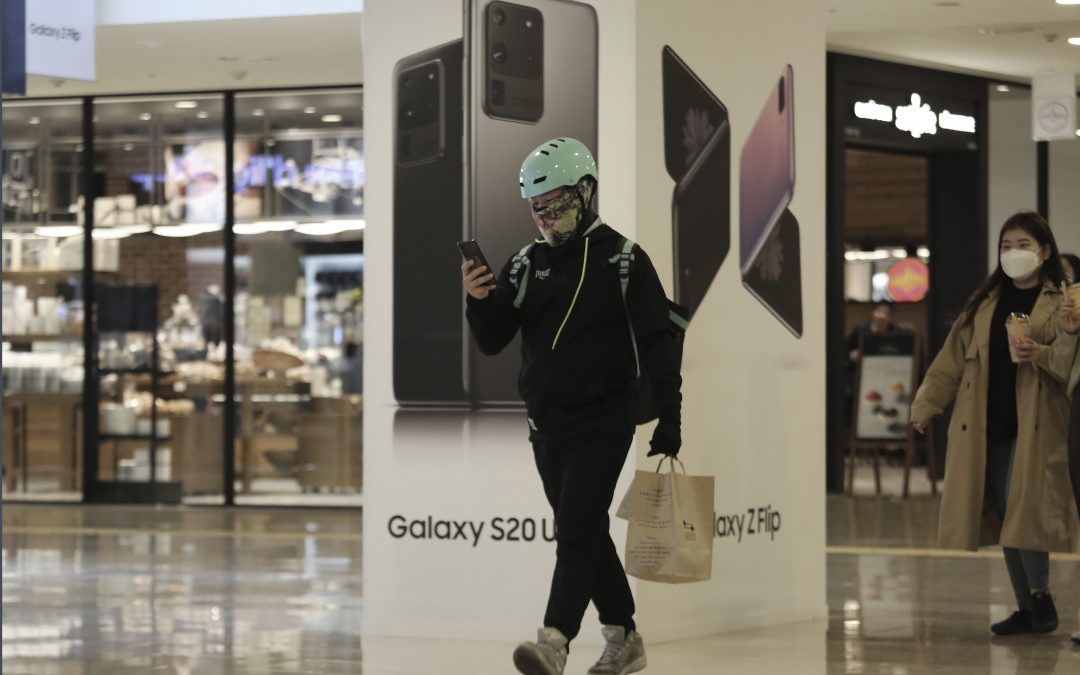 Samsung expects profit decline as pandemic hits sales