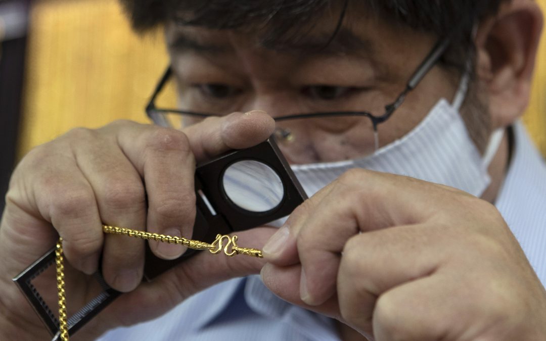 With price high, Thais with dwindling incomes sell off gold