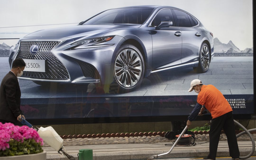 China auto sales fall in April but loss narrows