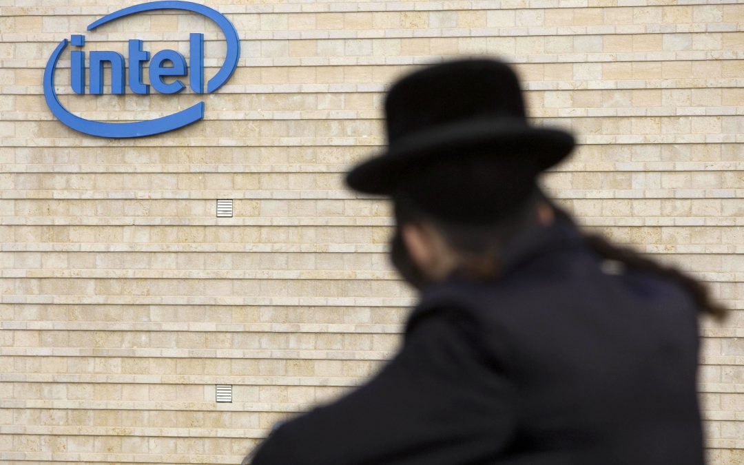 Intel buys Moovit app for $900M to boost bet on robotic cars