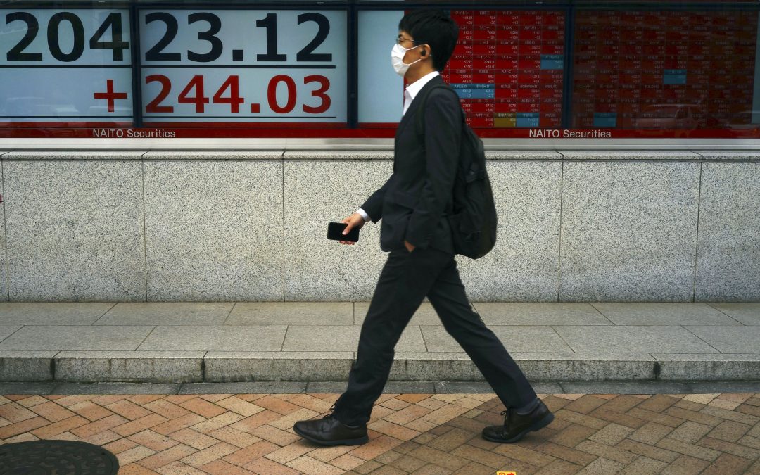 Tech stocks keep rallying, help keep Wall Street steady