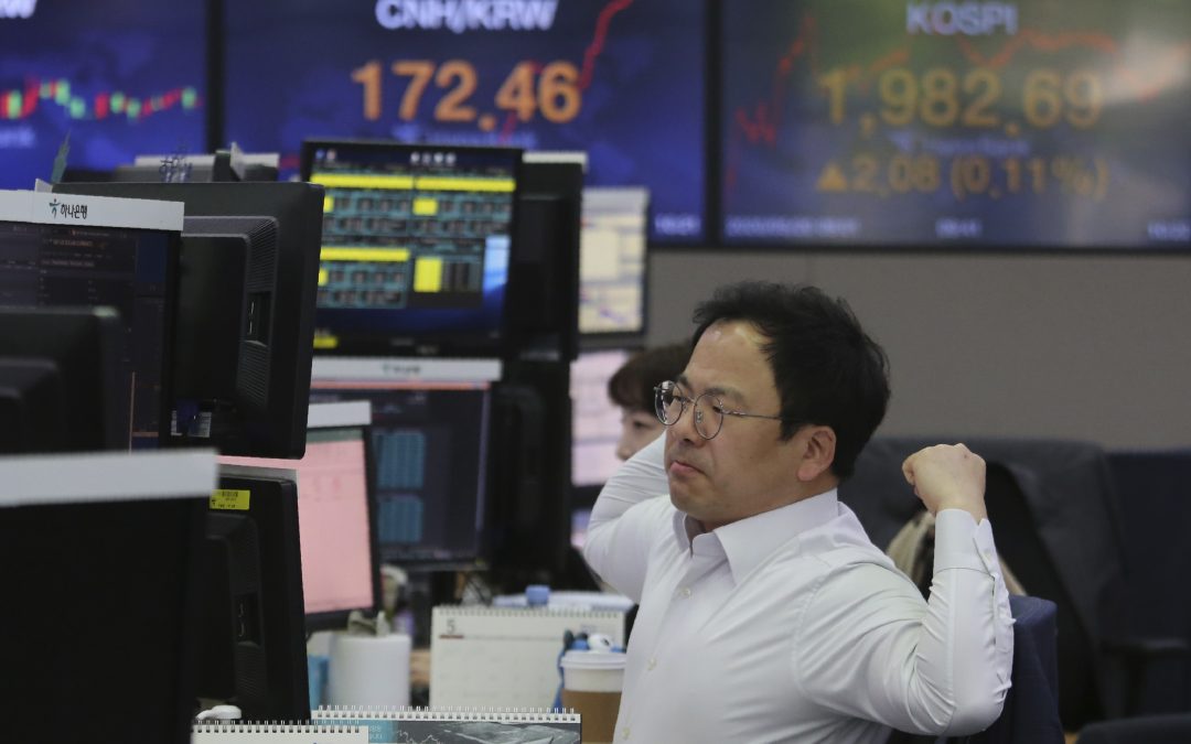 Stocks close higher as investors regain some more confidence