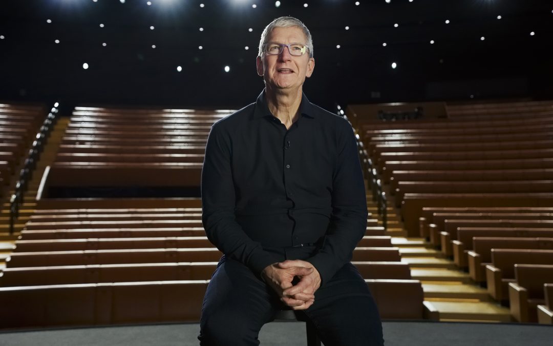 Apple previews new iPhone software, changes to Mac chips