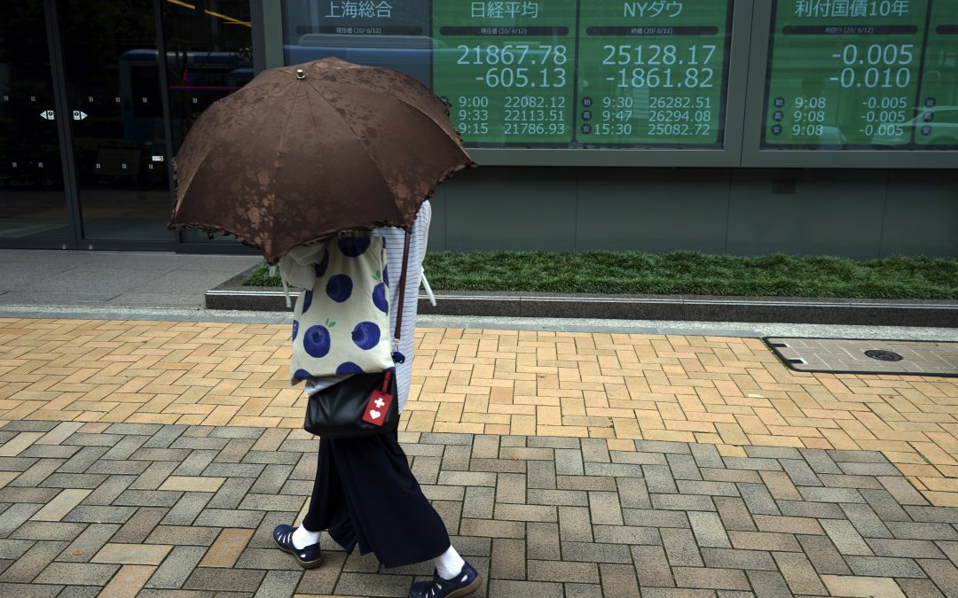 US stocks bounce higher, but still end the week with a loss