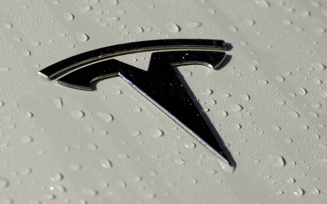 US agency probes touch-screen failures in Tesla Model S