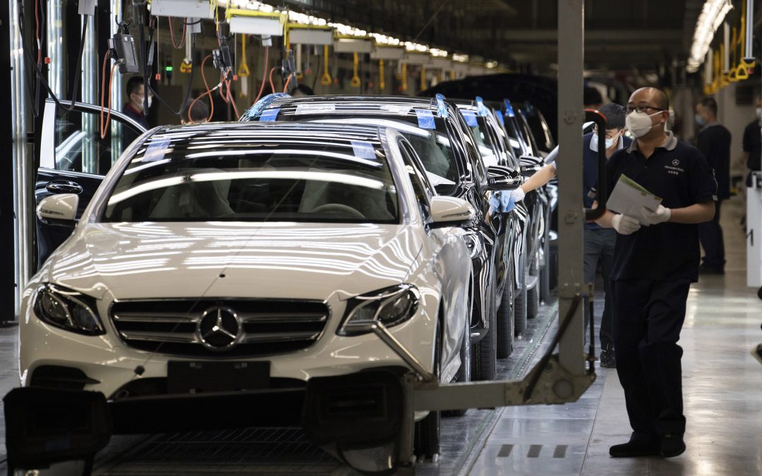 Mercedes to recall 660,000 vehicles in China for oil leak